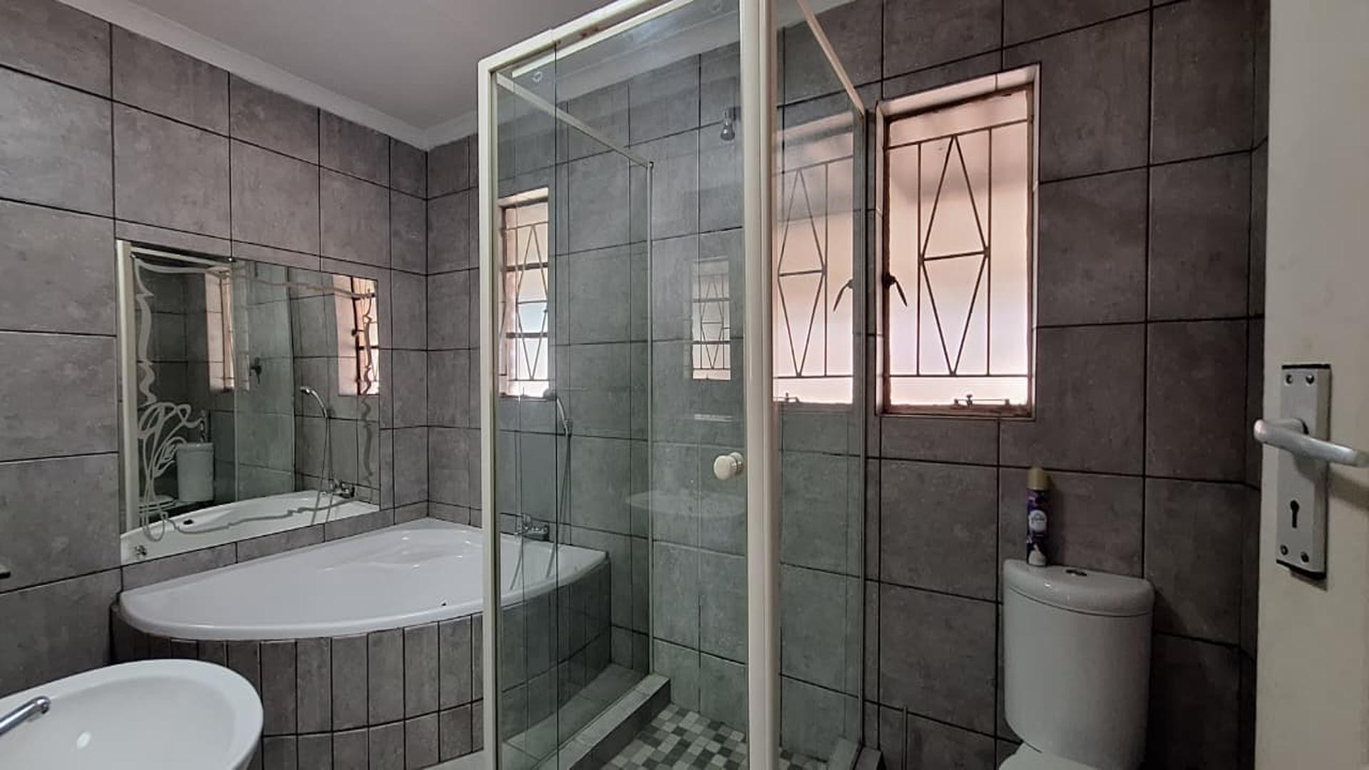 Bathroom 1 - 8 square meters of property in Brakpan