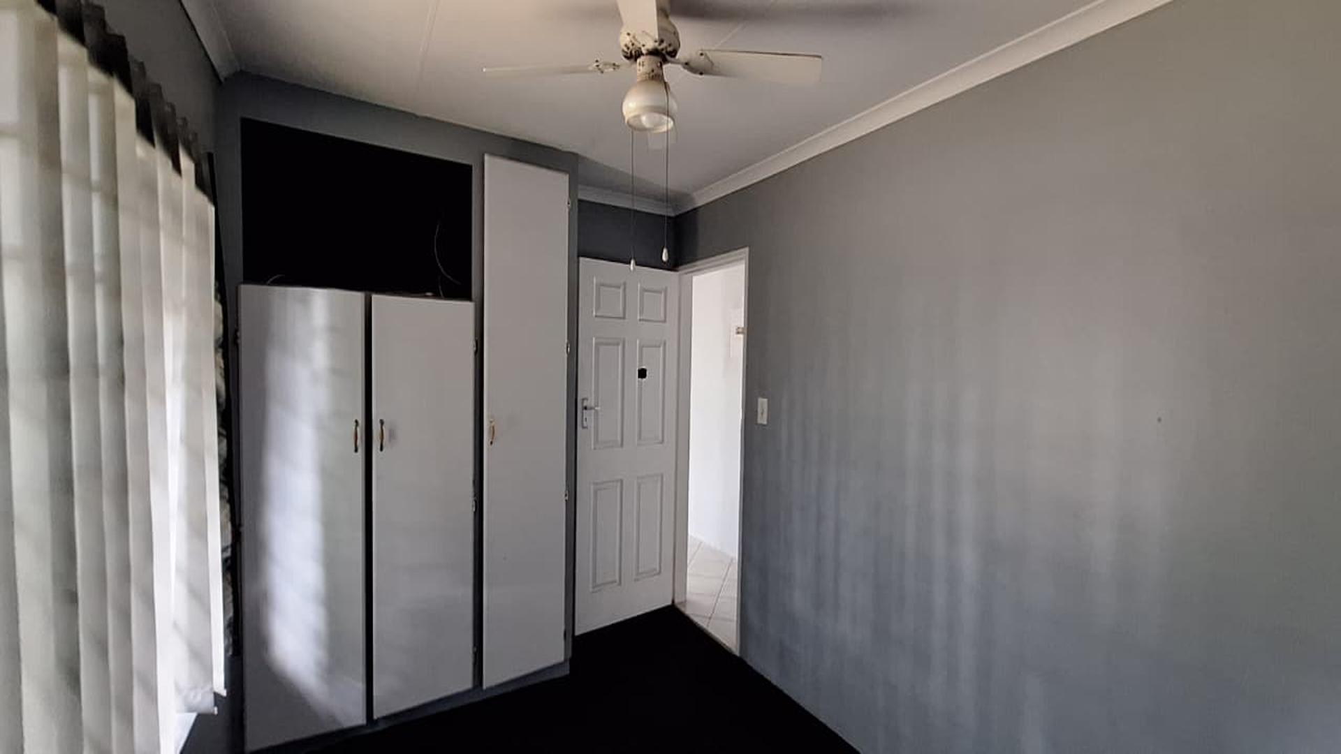 Bed Room 1 - 12 square meters of property in Brakpan