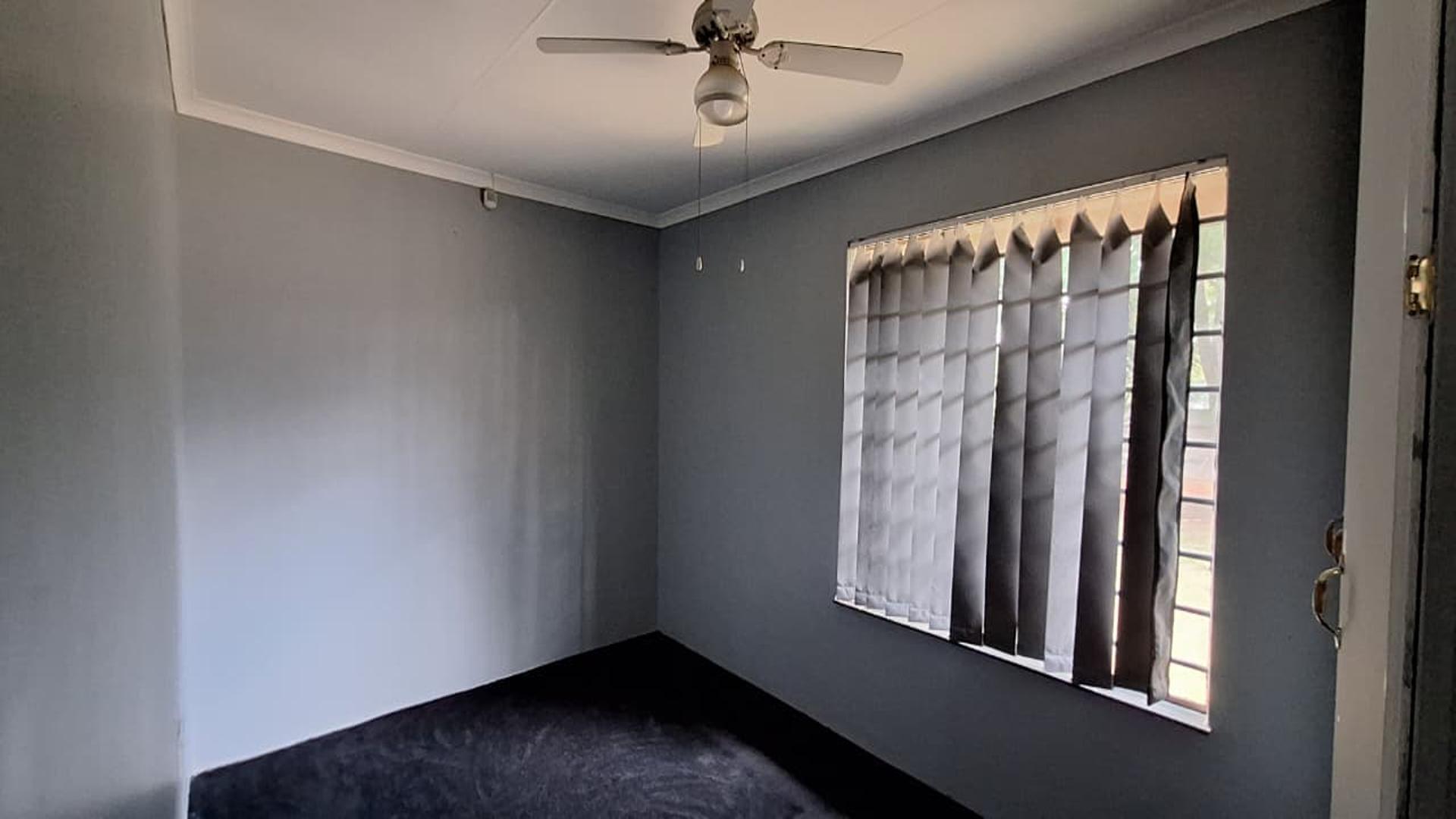 Bed Room 1 - 12 square meters of property in Brakpan