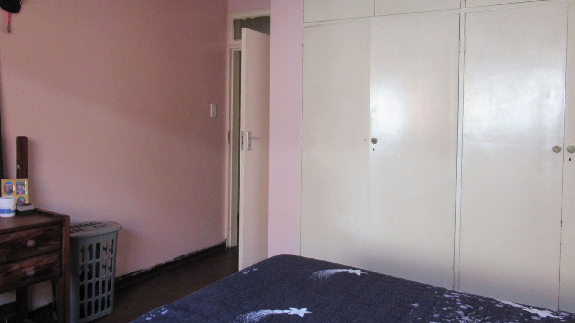 Bed Room 2 - 20 square meters of property in Forest Hill - JHB