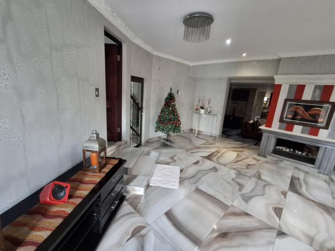 7 Bedroom House for Sale For Sale in Raslouw - MR713719