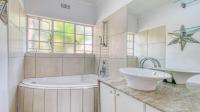 Bathroom 1 of property in Glenanda