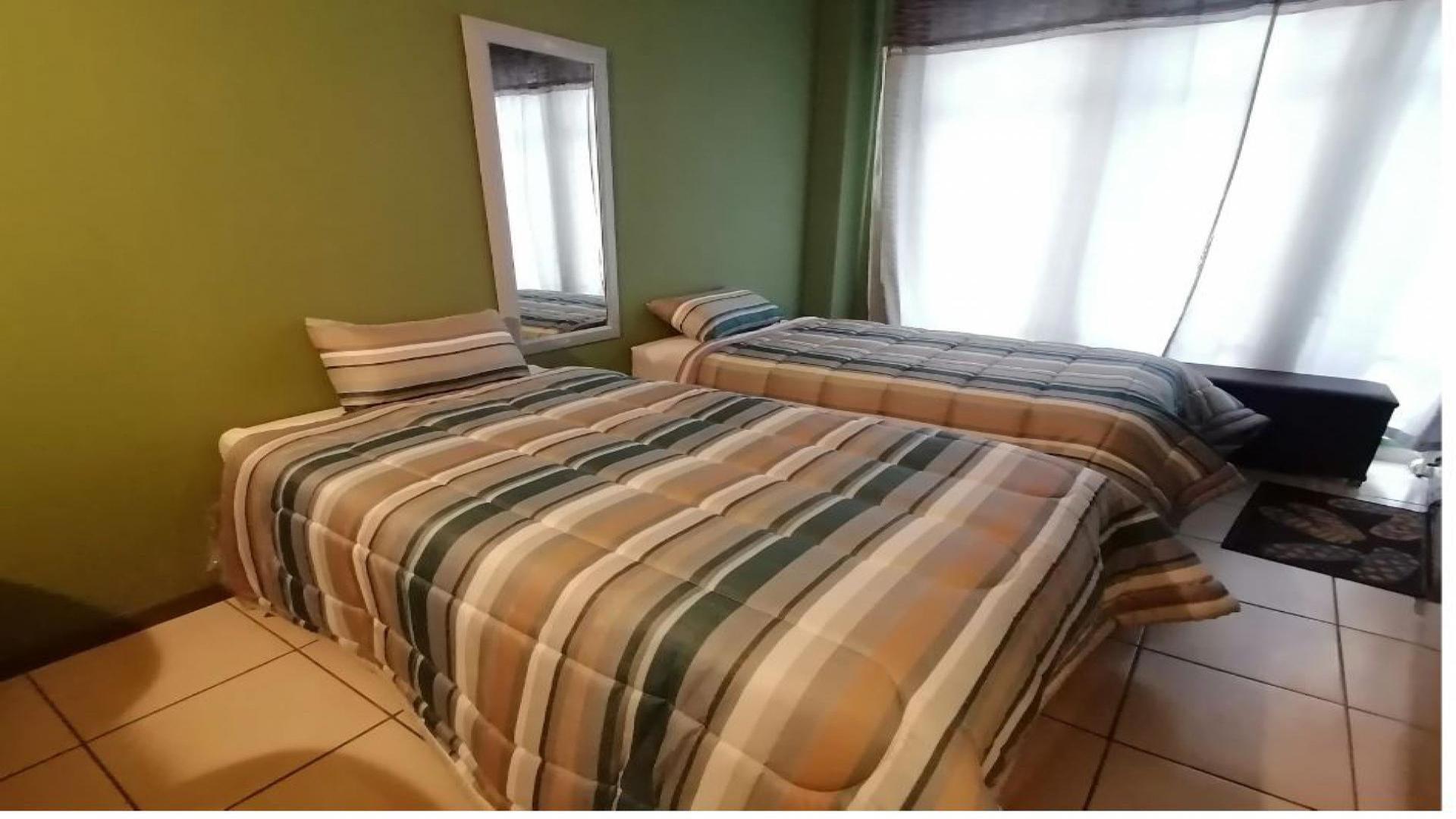 Bed Room 1 of property in Johannesburg Central