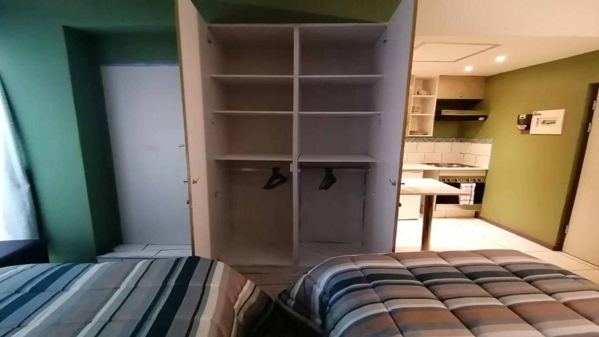 Bed Room 1 of property in Johannesburg Central