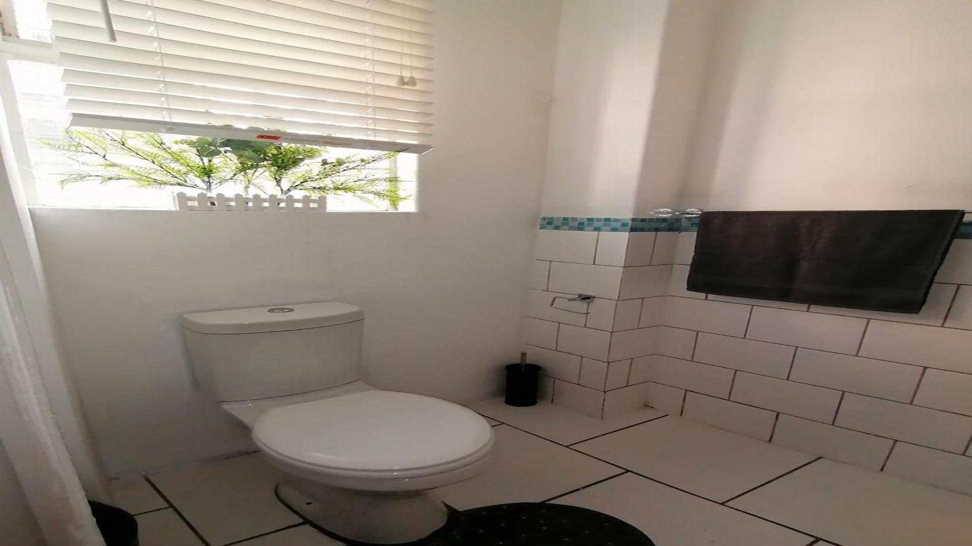 Bathroom 1 of property in Johannesburg Central