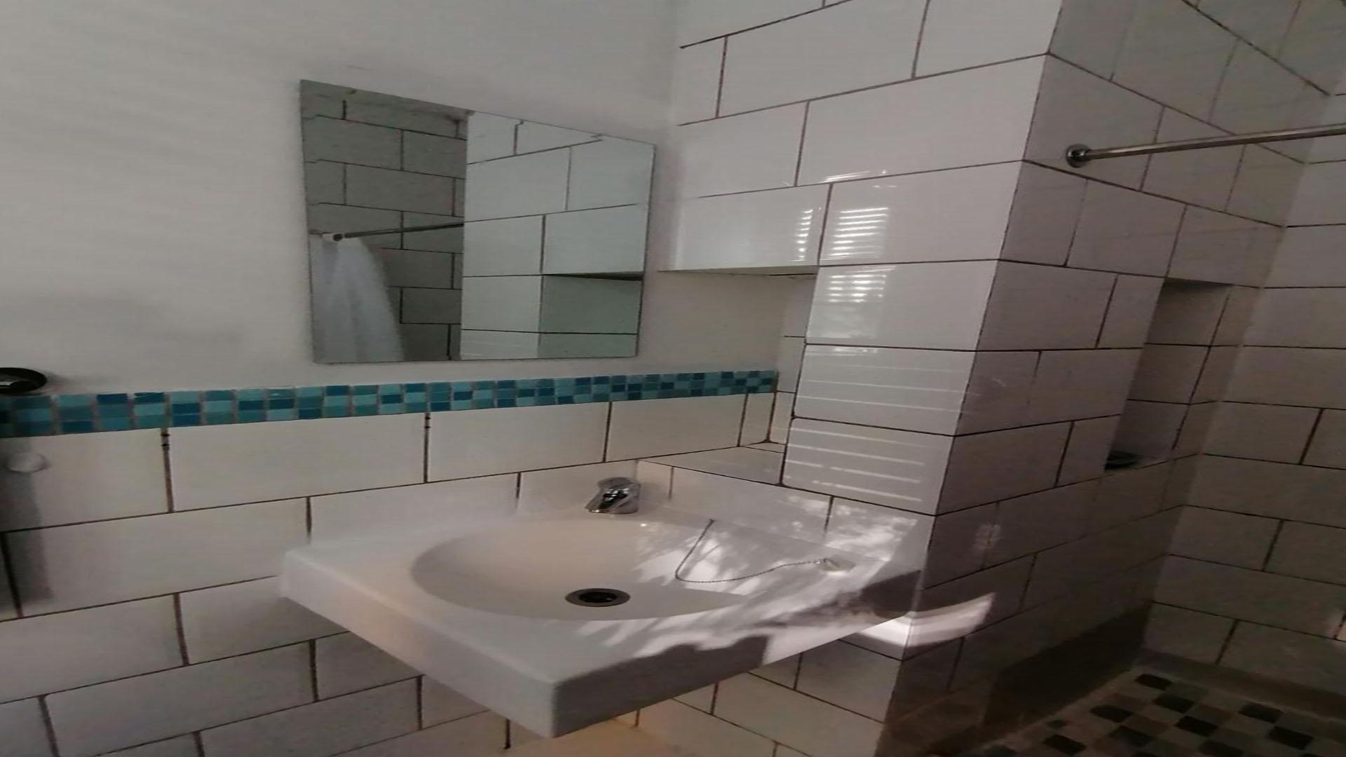 Bathroom 1 of property in Johannesburg Central