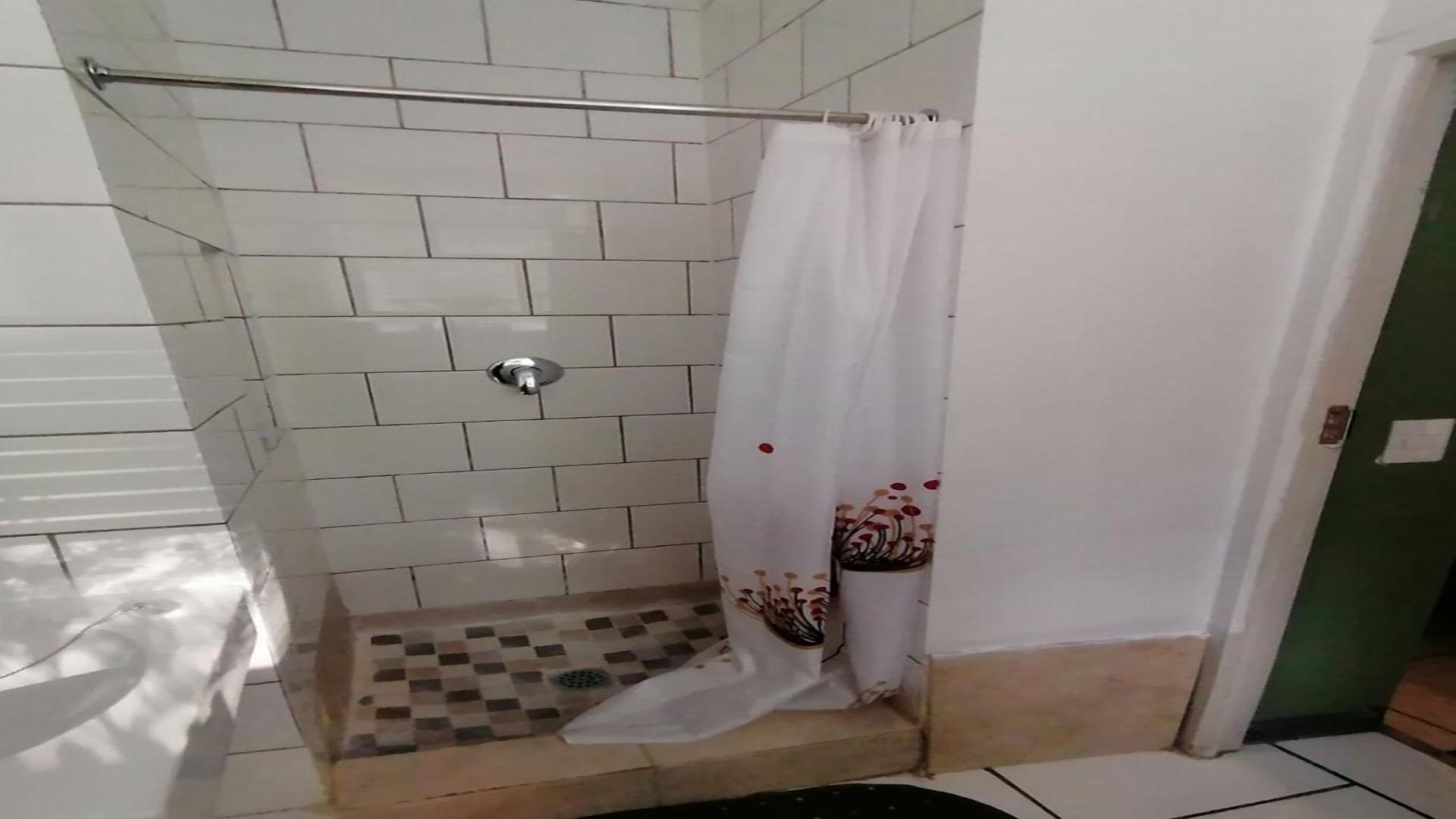 Bathroom 1 of property in Johannesburg Central