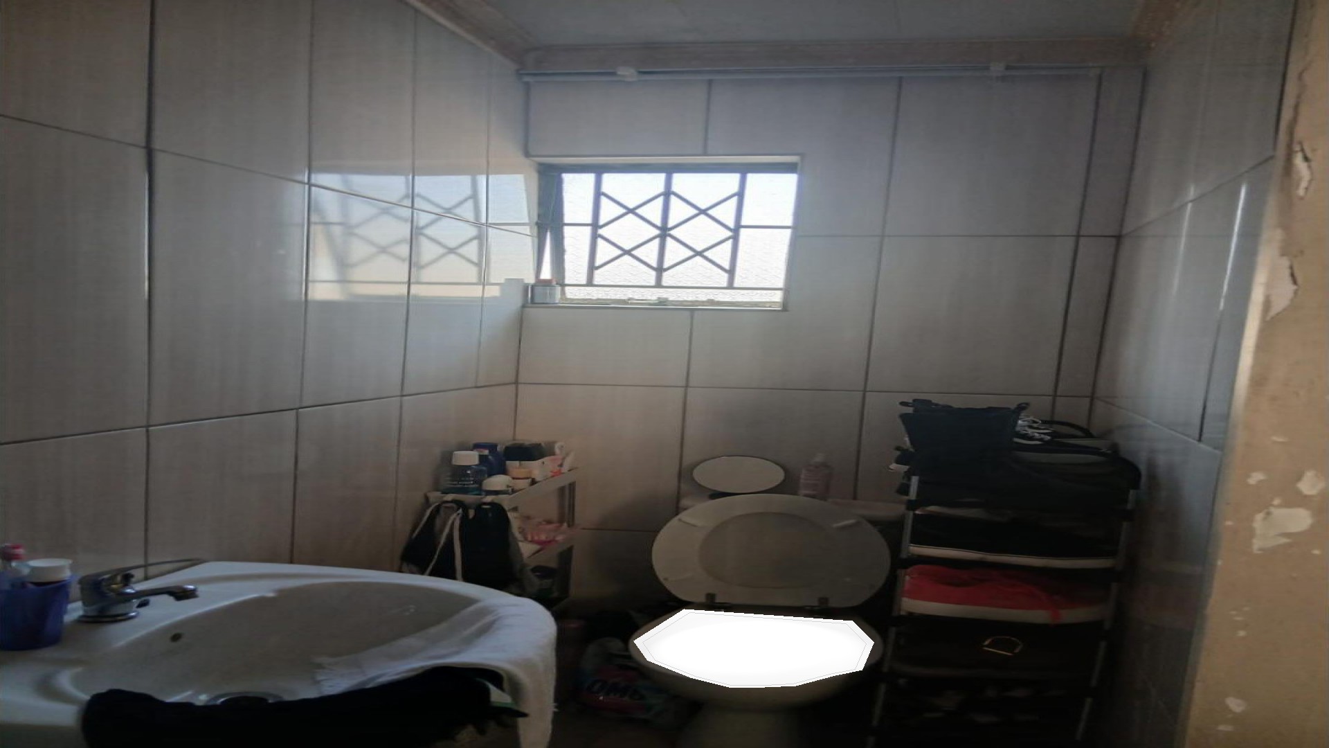 Bathroom 1 of property in Ikageng