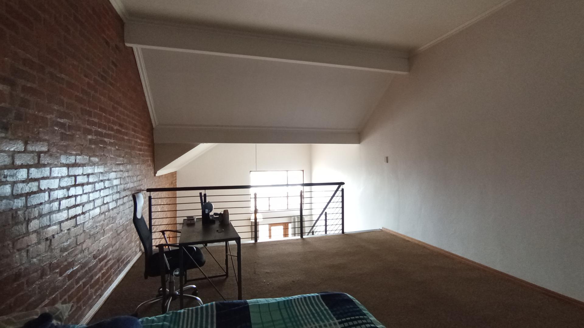 Bed Room 1 - 28 square meters of property in Halfway House