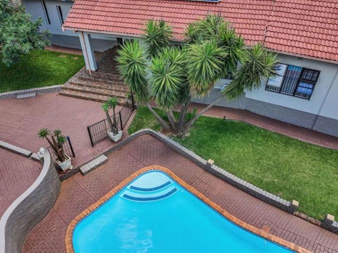 4 Bedroom House for Sale For Sale in Safarituine - MR713762