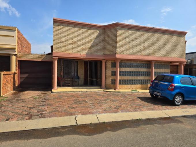 3 Bedroom House for Sale For Sale in Lenasia South - MR713811