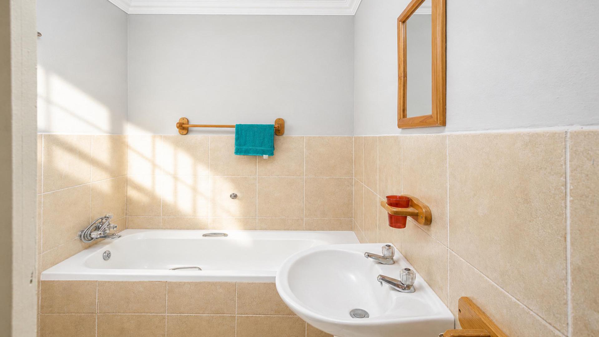 Bathroom 3+ of property in Ville d` Afrique