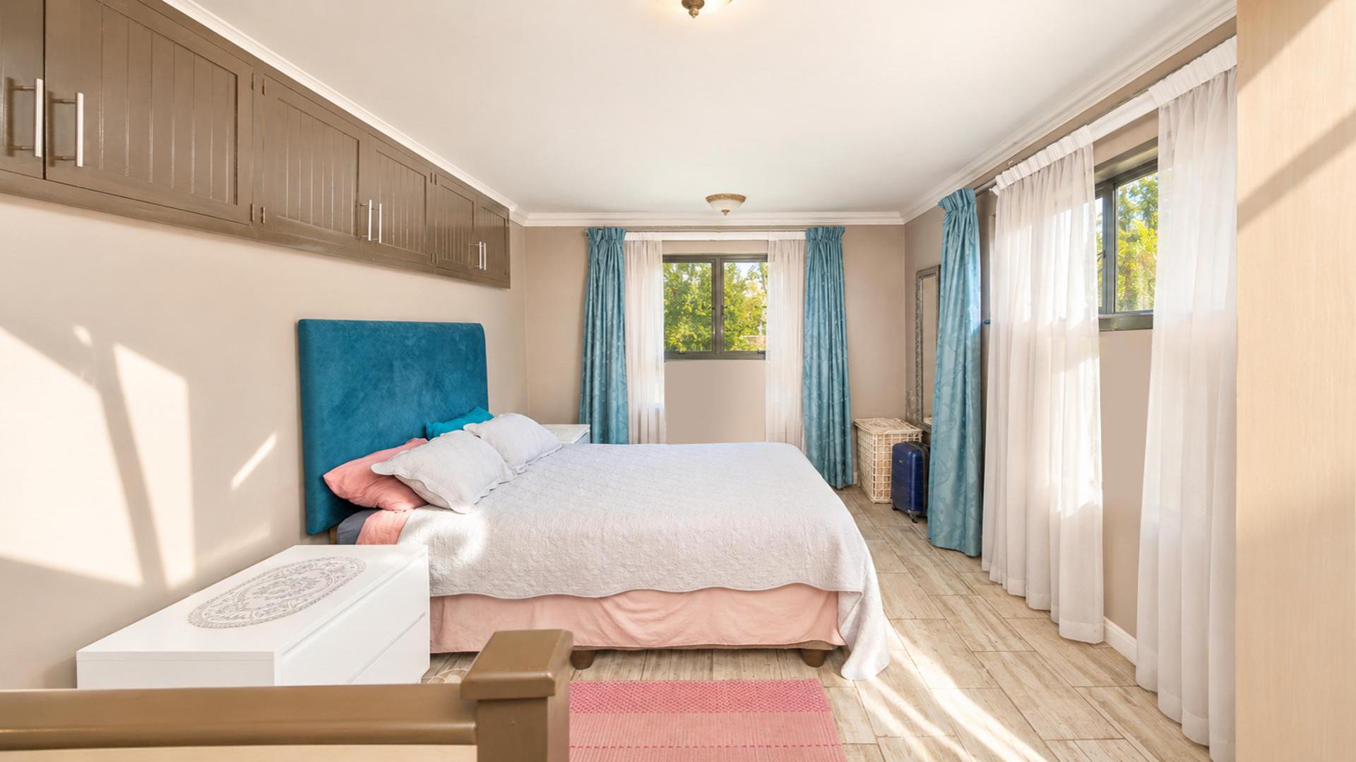 Bed Room 2 of property in Ville d` Afrique