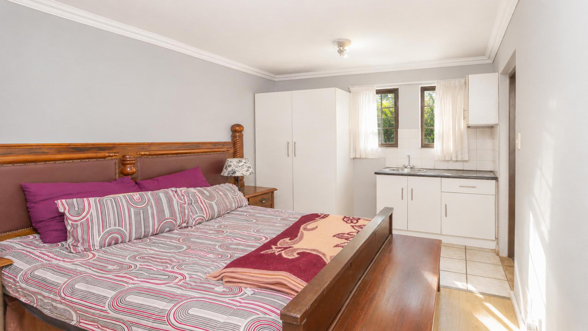 Bed Room 3 of property in Ville d` Afrique