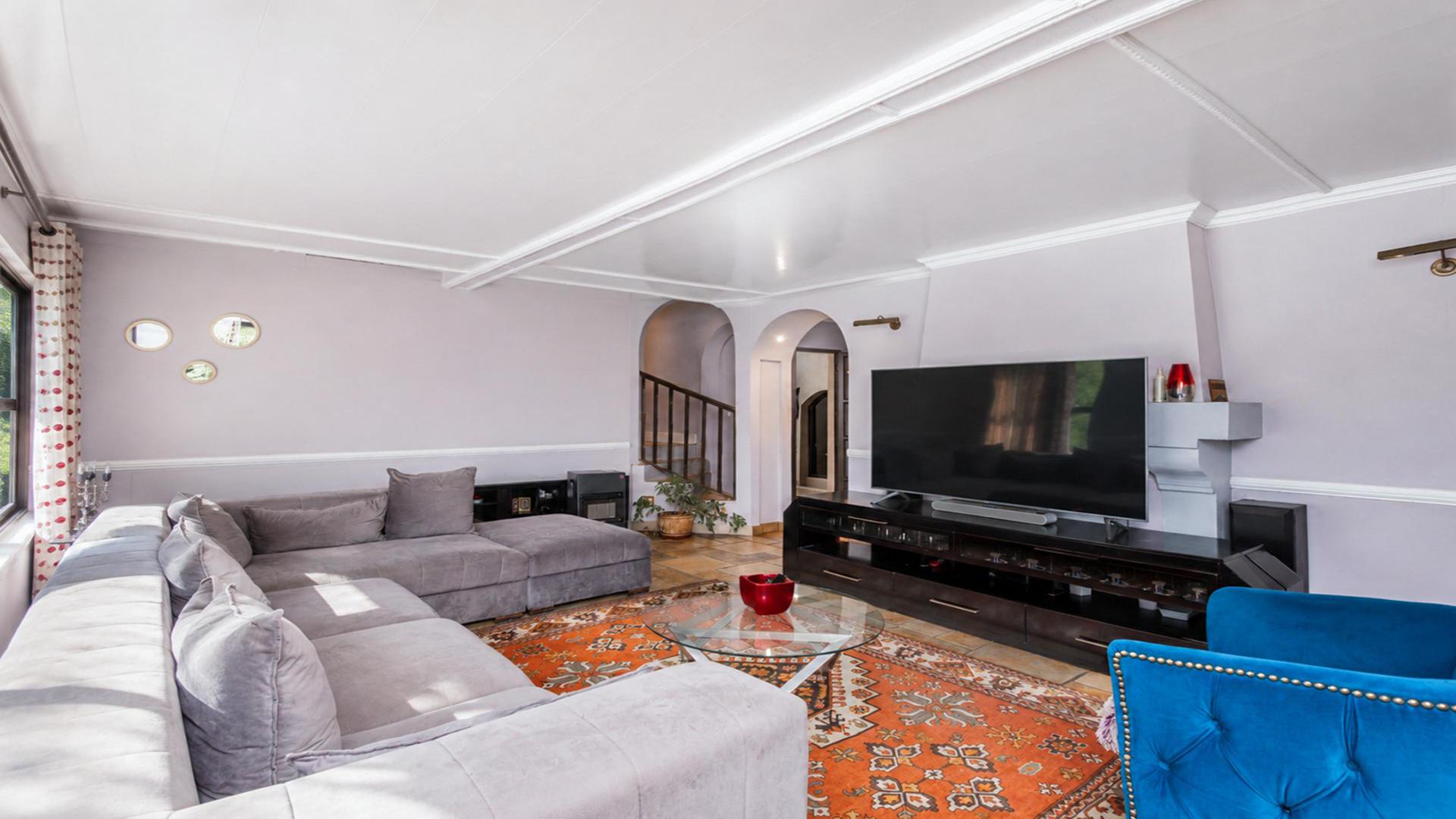 Lounges of property in Ville d` Afrique