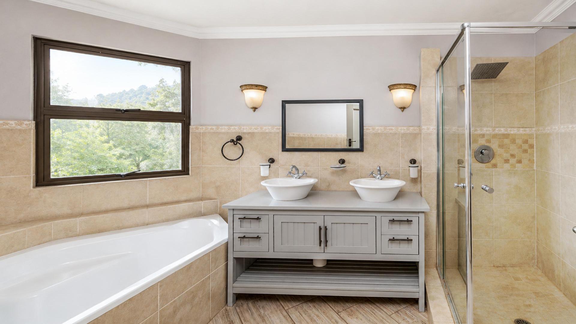 Bathroom 3+ of property in Ville d` Afrique