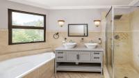 Bathroom 3+ of property in Ville d` Afrique