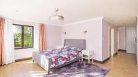 Bed Room 5+ of property in Ville d` Afrique