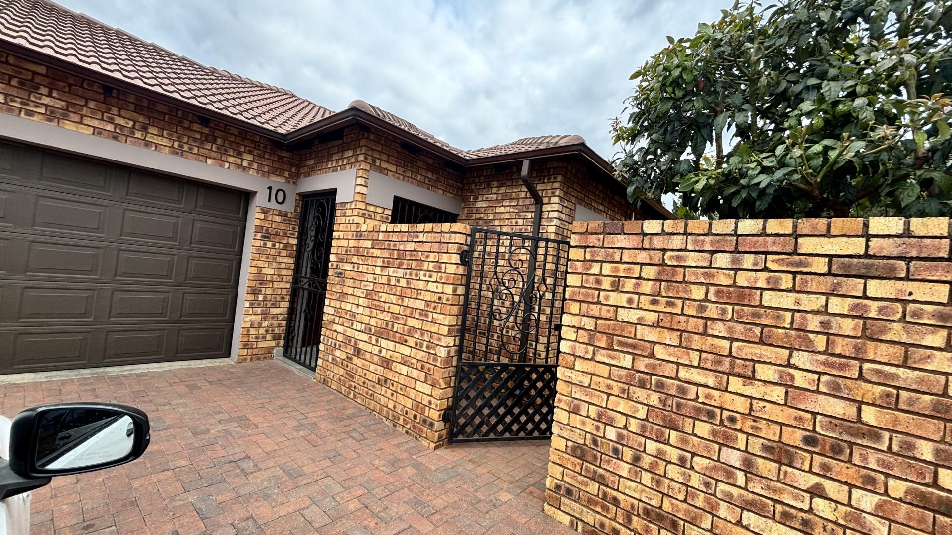 Garage - 39 square meters of property in Dayanglen