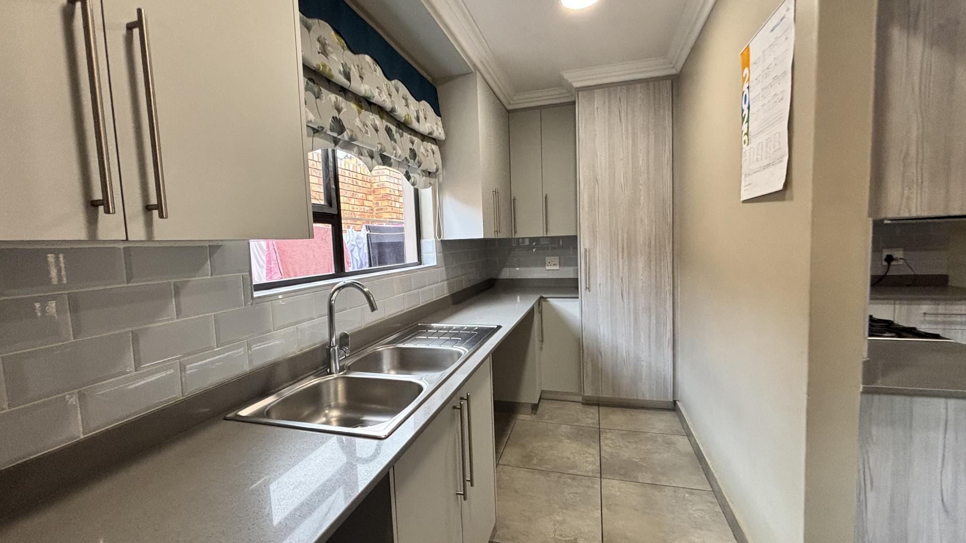 Kitchen - 23 square meters of property in Dayanglen