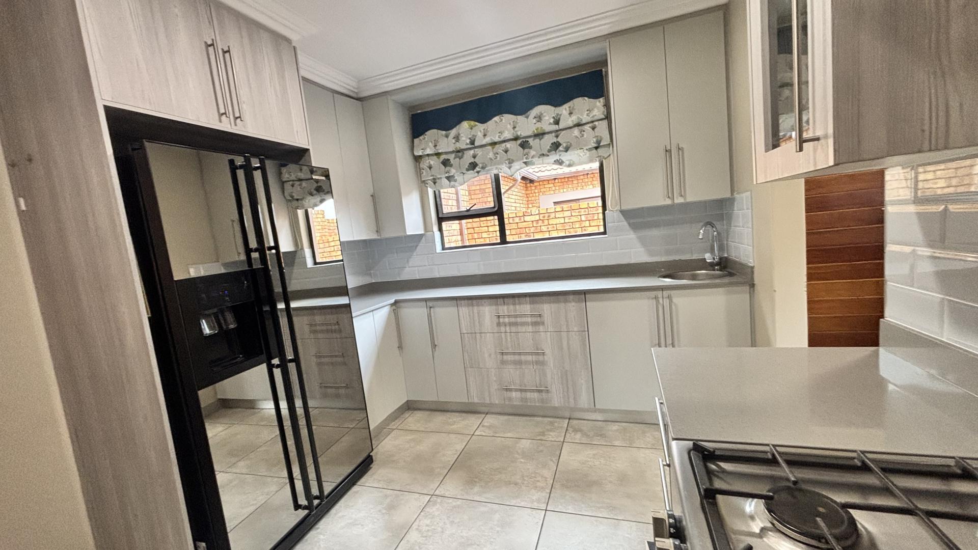 Kitchen - 23 square meters of property in Dayanglen