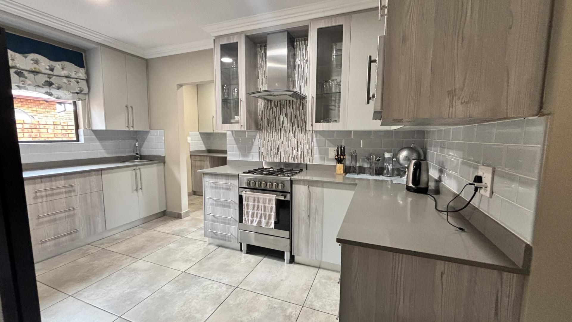 Kitchen - 23 square meters of property in Dayanglen