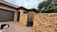 Garage - 39 square meters of property in Dayanglen