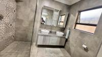 Bathroom 1 - 6 square meters of property in Dayanglen