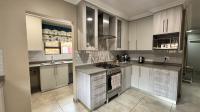 Kitchen - 23 square meters of property in Dayanglen
