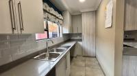 Kitchen - 23 square meters of property in Dayanglen