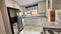 Kitchen - 23 square meters of property in Dayanglen