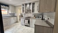 Kitchen - 23 square meters of property in Dayanglen