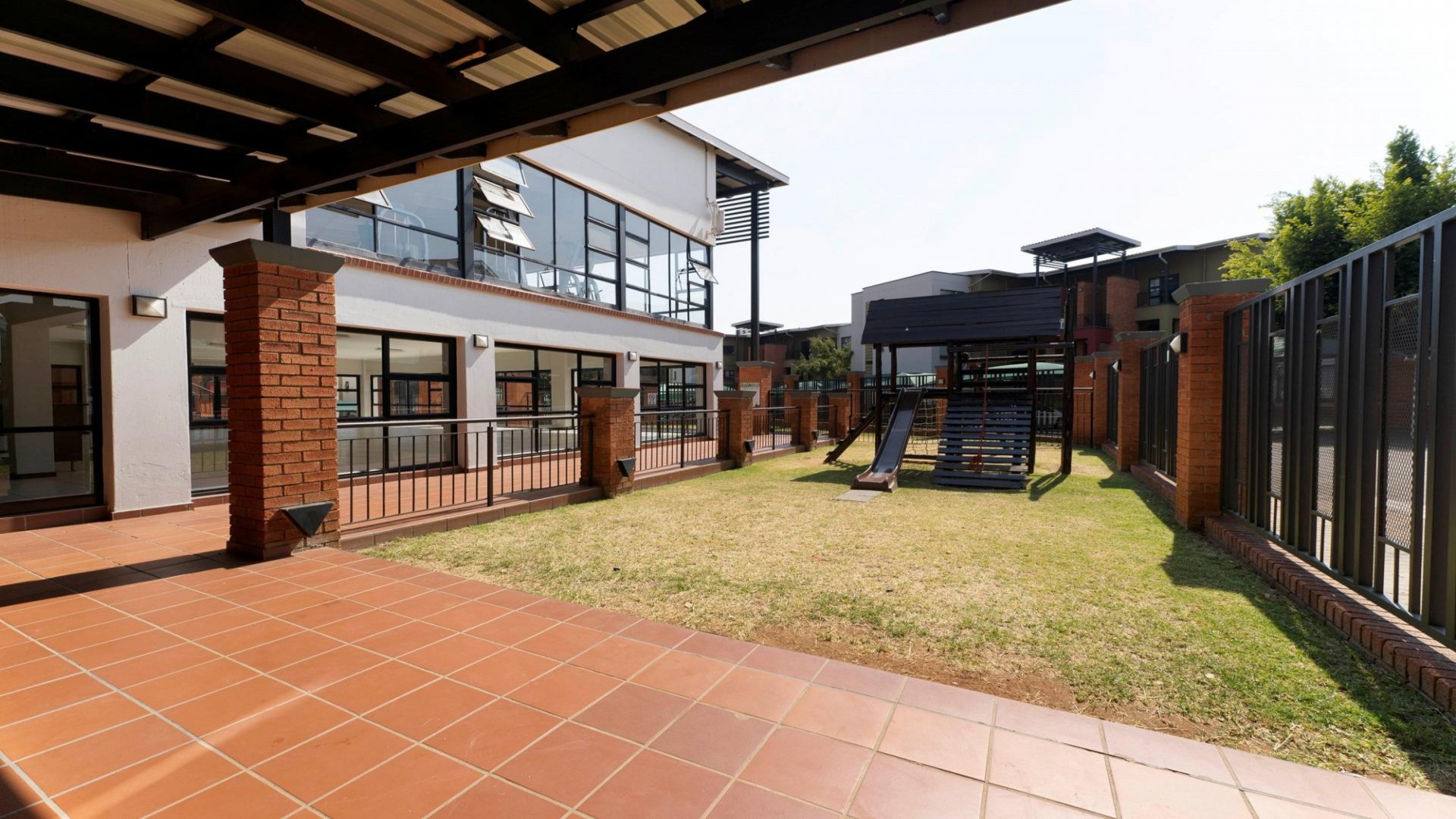 Front View of property in Douglasdale