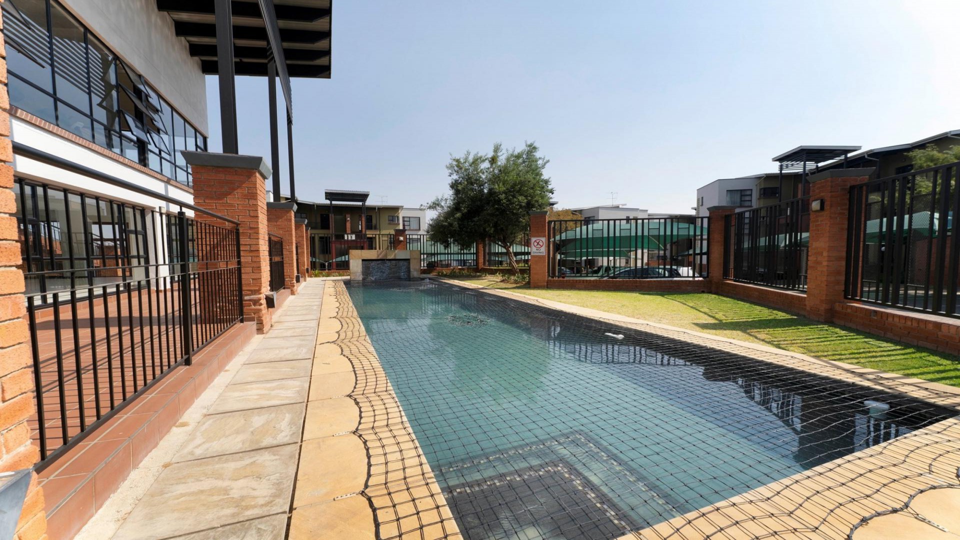 Swimming Pool of property in Douglasdale