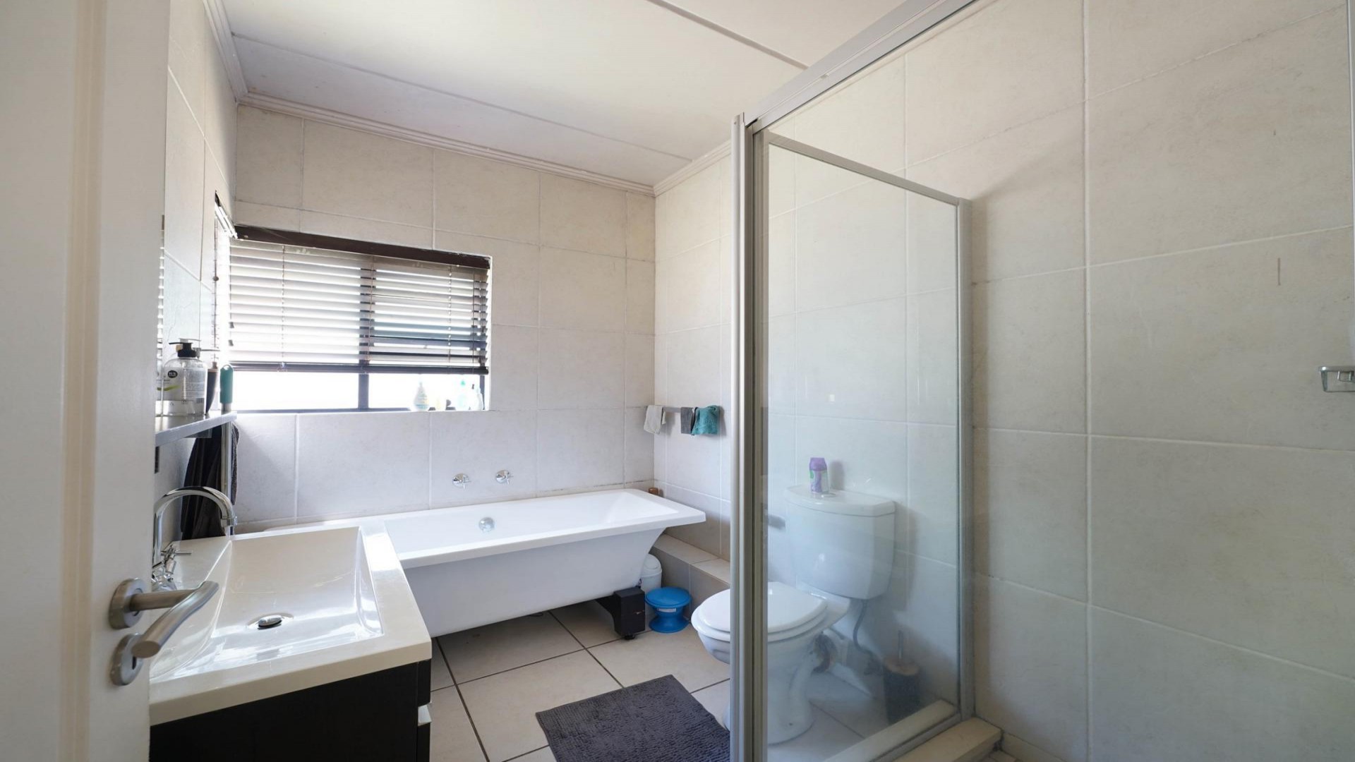 Bathroom 1 of property in Douglasdale