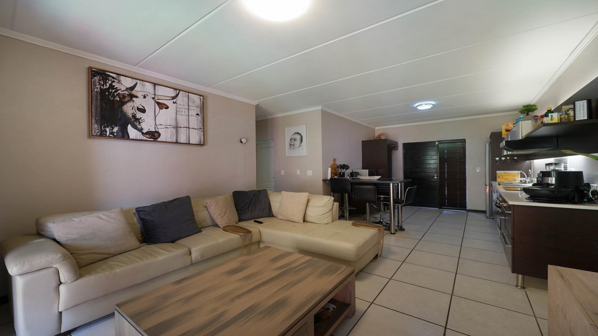 Lounges of property in Douglasdale