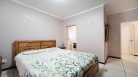 Bed Room 1 of property in Douglasdale