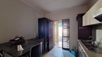 Kitchen - 16 square meters of property in Douglasdale