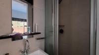 Bathroom 1 - 4 square meters of property in Douglasdale