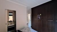 Bed Room 1 - 11 square meters of property in Douglasdale