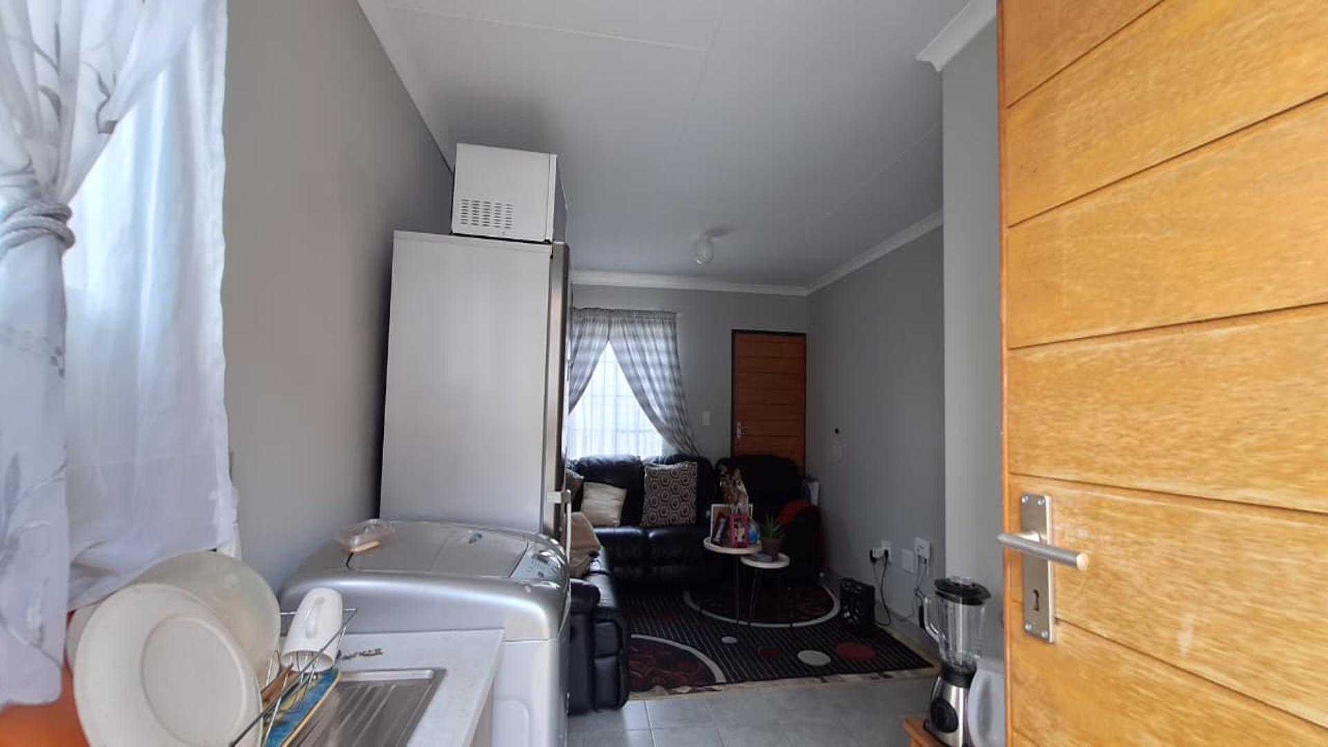 Kitchen - 5 square meters of property in Savanna City