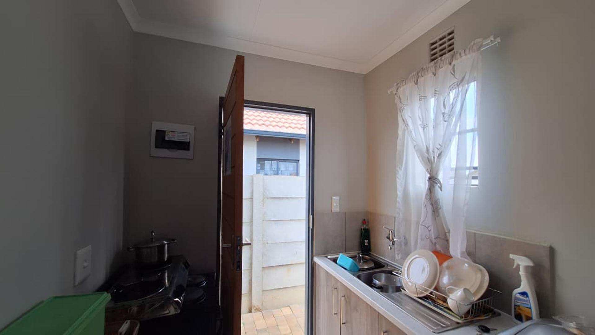 Kitchen - 5 square meters of property in Savanna City