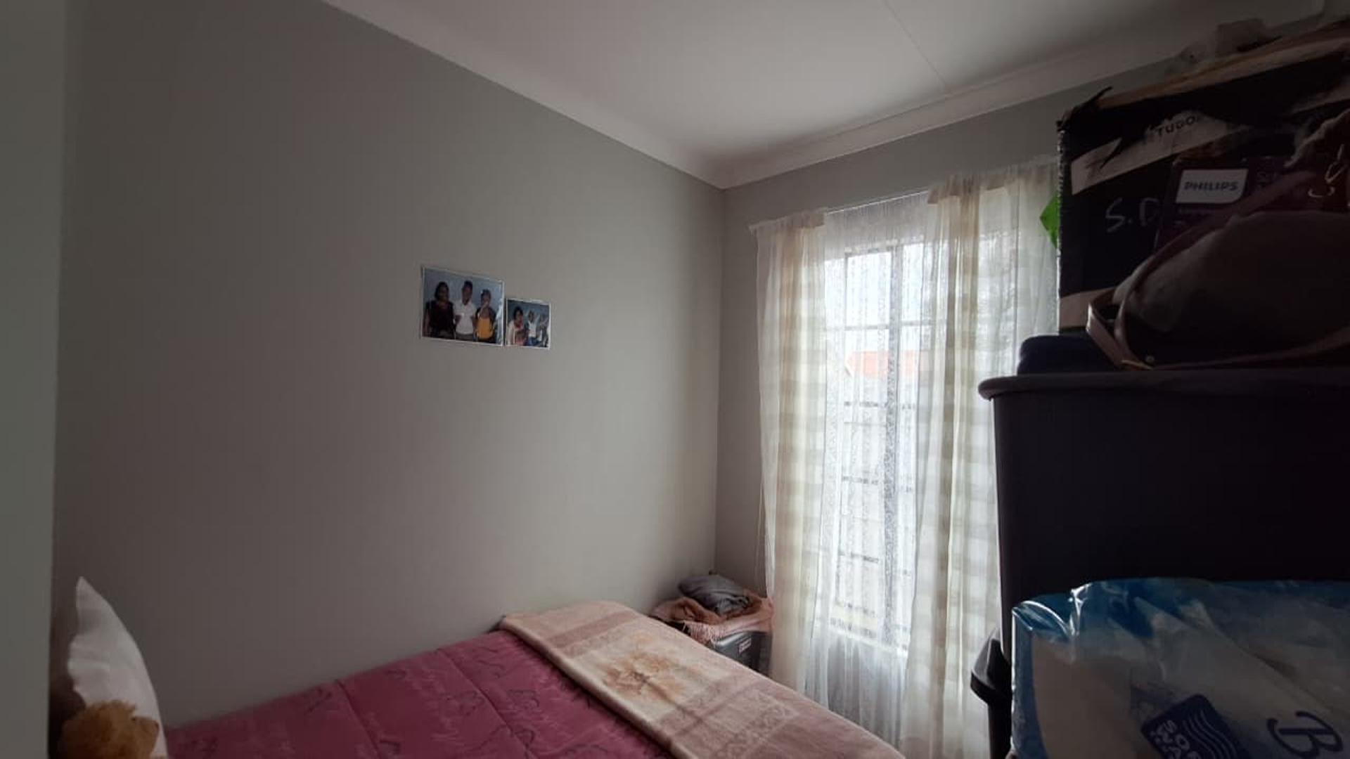 Bed Room 2 - 7 square meters of property in Savanna City