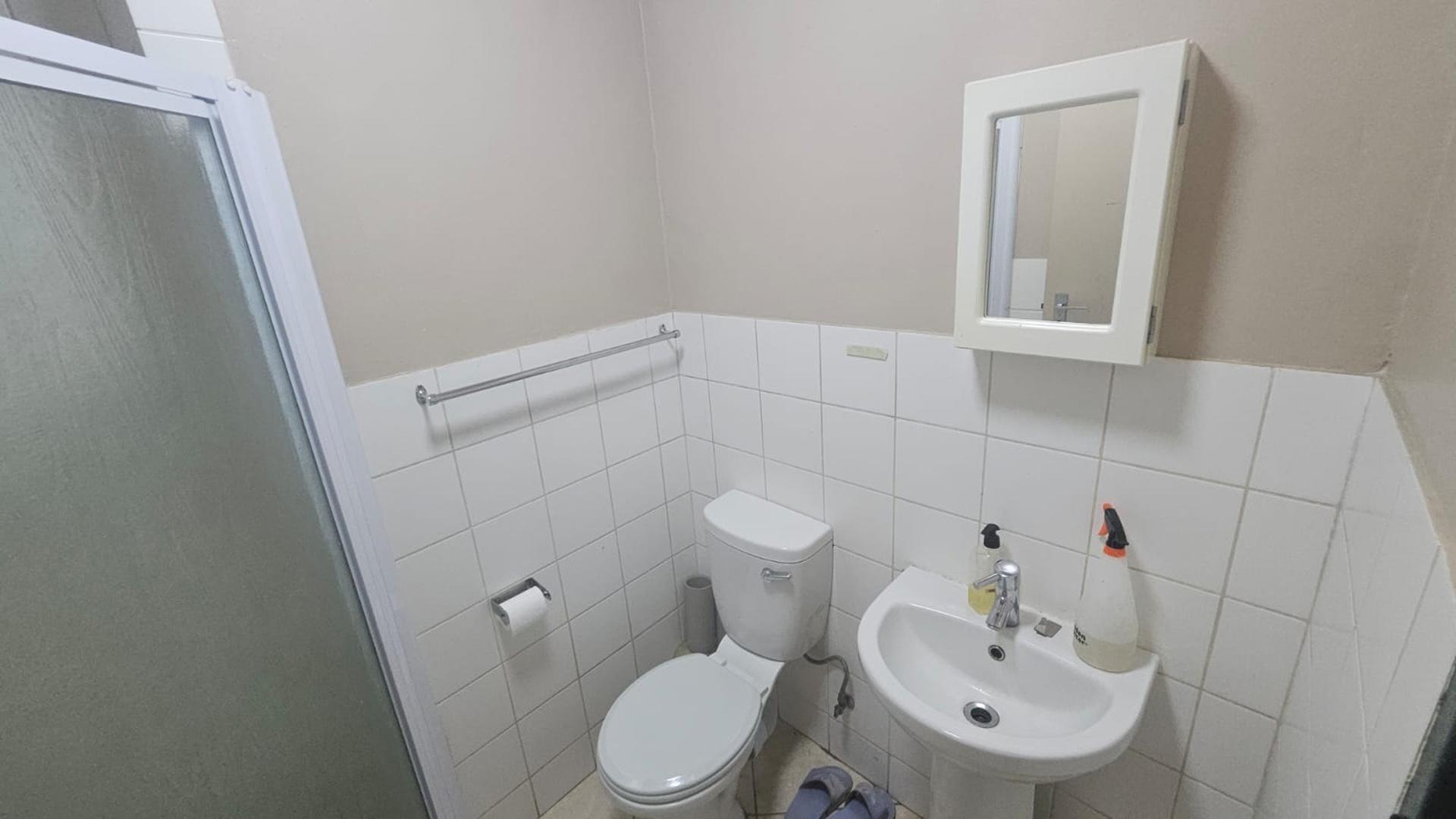 Bathroom 1 of property in Emalahleni (Witbank) 