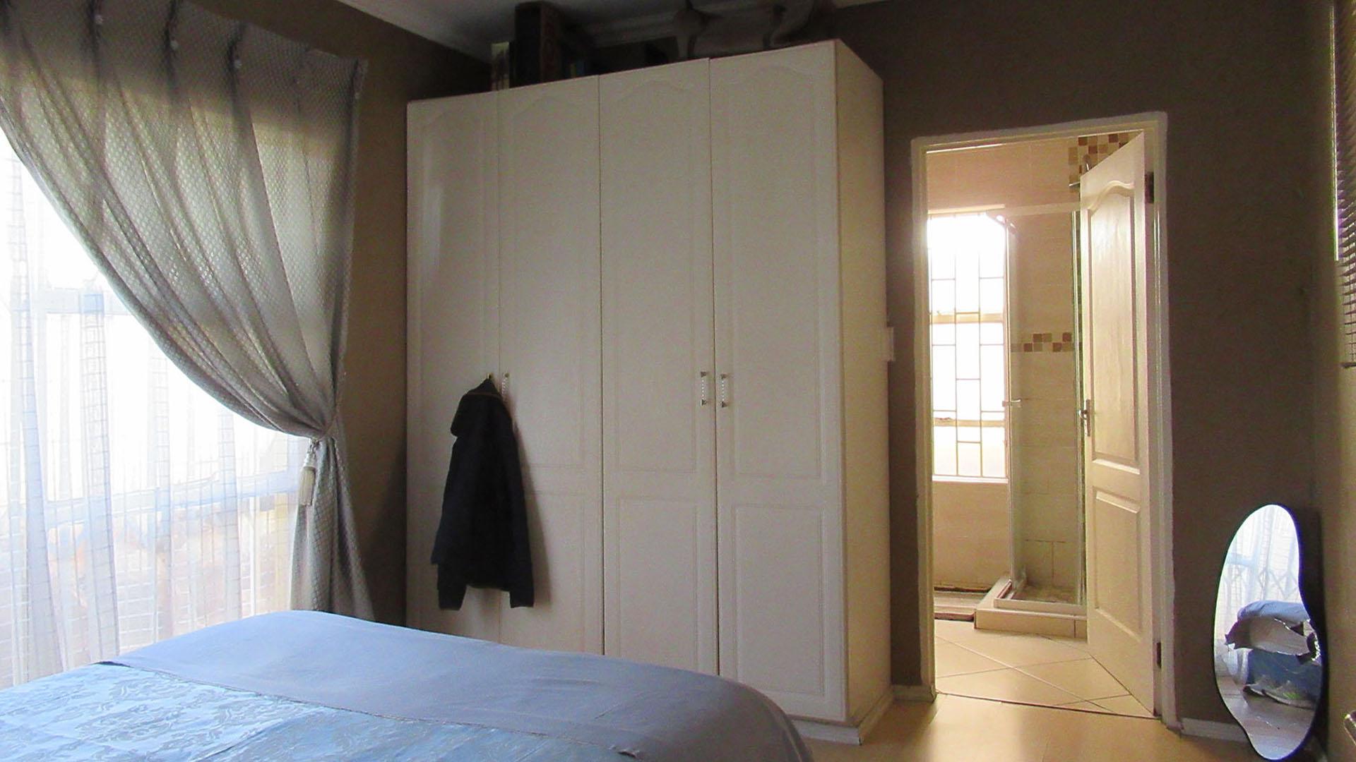 Bed Room 3 - 17 square meters of property in Glenvista