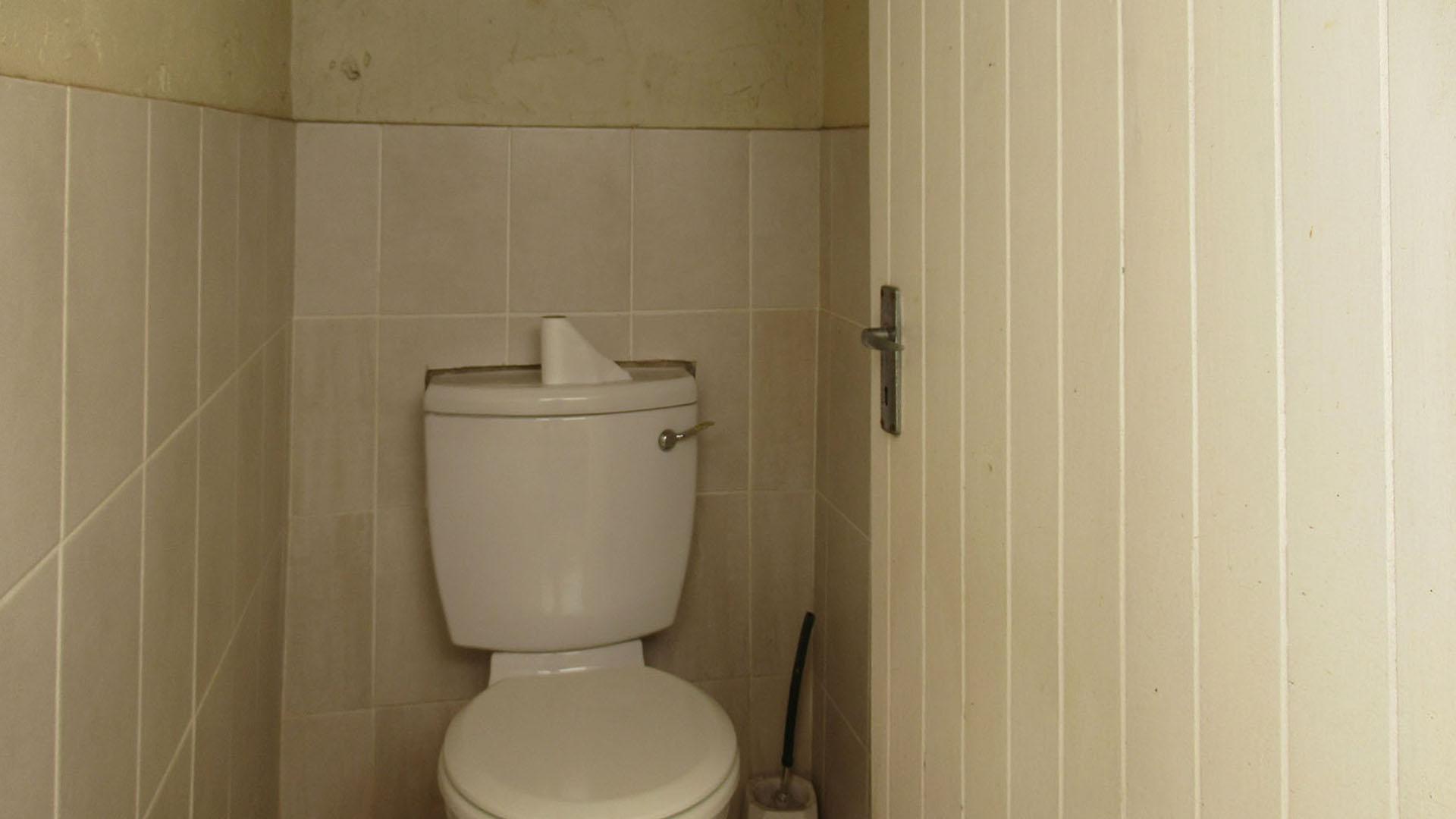 Bathroom 3+ - 2 square meters of property in Glenvista