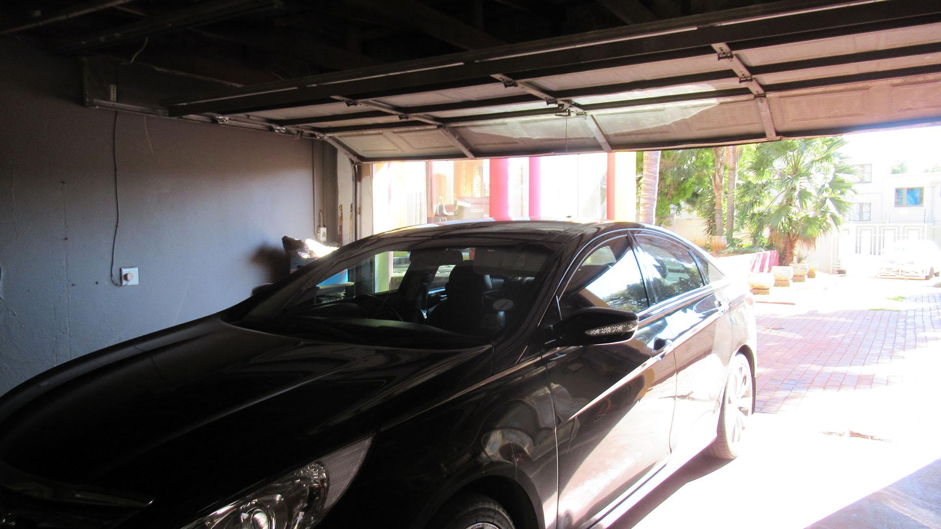 Spaces - 76 square meters of property in Glenvista