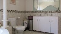 Main Bathroom - 13 square meters of property in Glenvista