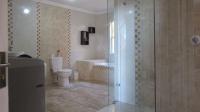 Bathroom 1 - 14 square meters of property in Glenvista