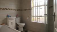 Bathroom 2 - 6 square meters of property in Glenvista
